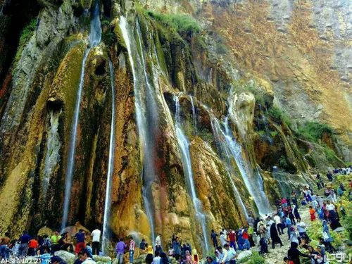 چشمه کم نظیر هفت رنگ مُجن ازتوابع شهرستان شاهرود