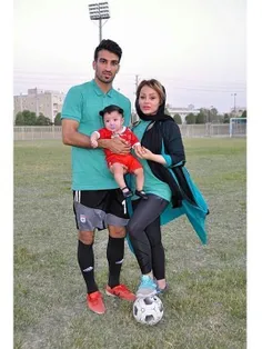حسین ماهینی با همسر و فرزندش