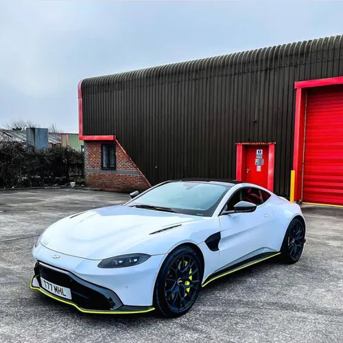 Aston Martin-Vantage