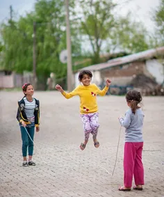 وقتی پدر پنجاه ساله ای از پسر پانزده ساله اش می خواهد دو 