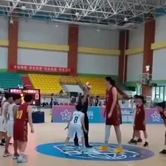 پشمااام  دختر بسکتبالیست ۱۴ ساله چینی با ۲۲۶ سانتی‌متر
