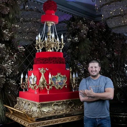 استعداد عجیب قهرمان روسی بوکس در کیک پزی