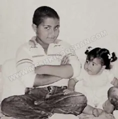 عکس رضا صادقی در سن ۵ سالگی در کنار خواهرش