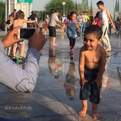 A father is taking a photo of his kid during the #waterpl