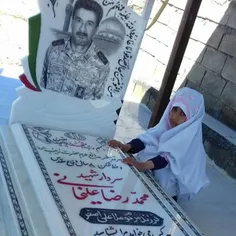 جشن تکلیف دختر شهید مدافع حرم کنار قبر پدر