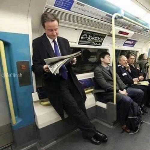 نخست وزیرسابق انگلستان هستند، در متروی لندن کسی بهش توجه 