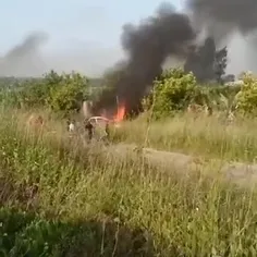 🛑جنگنده یا پهپاد ارتش اسرائیل یک خودروی سواری را در جاده 