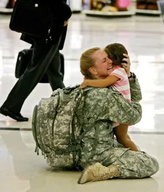 بازگشت سرباز زن امریکایی از عراق