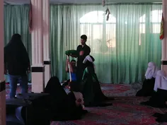 تمرین بچه های هیئت انصار امام حسین علیه السلام برای تعذیه