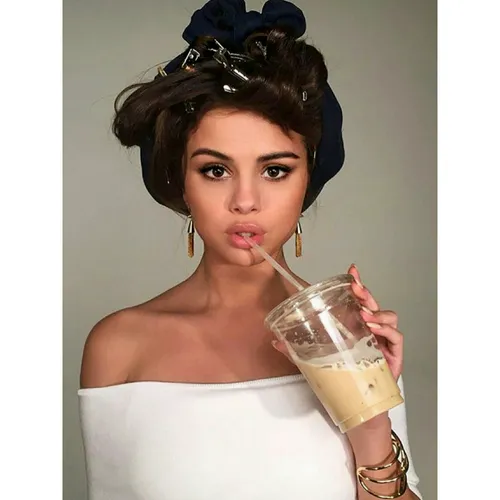 Selena(^ ^)زیبایی تو این عکس موج میزنه