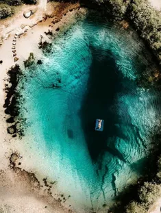 دریاچه ی عجیب ، زیبا و اسرارآمیزی در جنوب کرواسی که به چش