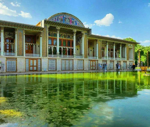 باغ عفیف آباد یا گلشن از آثار تاریخی شیراز است که نمونهٔ 