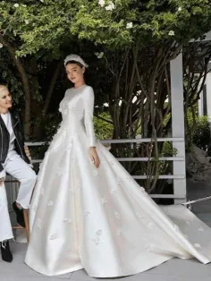 لباس#عروس مدل به این معروفی رو شما ببین فقط چقد پوشیده و 