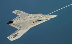 #پهپاد X-47B در حال سوختگیری هوایی.