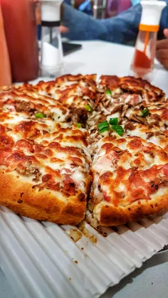 پیتزا یه غذا نیس .....