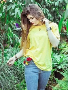 ژووون ژووون زرد 😍  😍   زردالوهاشو بخورم یا زوده ???😂  😂  