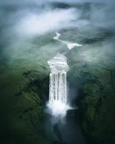 ‍ هستی فاصله ایست بین دو نیستی  زندگی آبشار است ، زنده بو