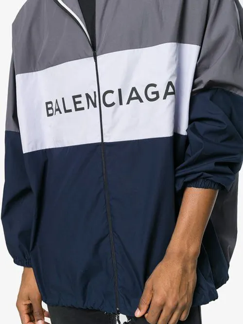 لباس امروز چانی از همین برند balenciaga بود ❤ ️😘