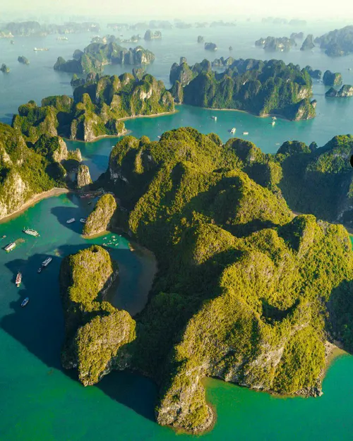 نمای هوایی از خلیج هالونگ در ویتنام یکی از عجایب هفتگانه 