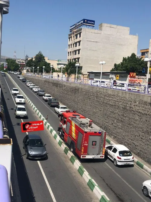 همکاری مردم جهت باز کردن راه برای آتش نشانی خیابان دانشکد