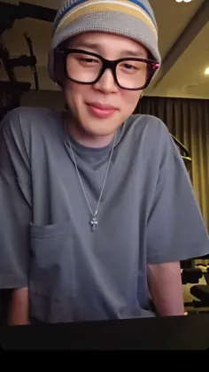 اخ خدا راضی که من توی مدرسه باشم و جیمین لایو بزاره ای خد