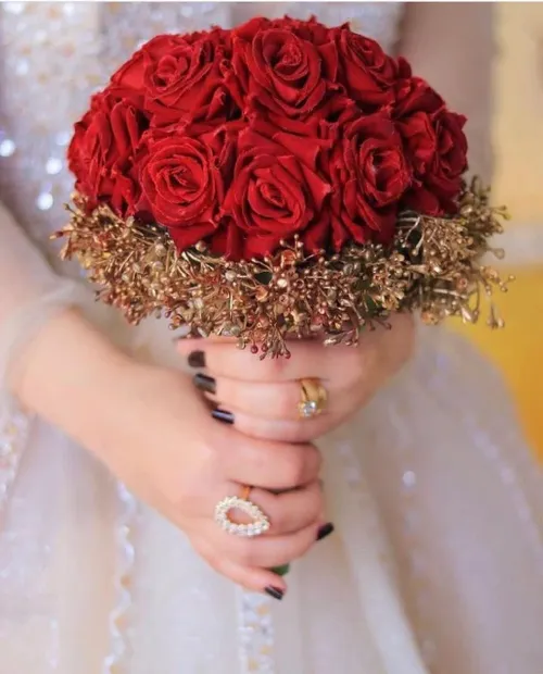 ایده ژست با دستا گل عروس