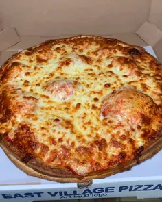 پیتزا با پنیر اضافه پف کرده اماده انفجار