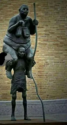 این مجسمه رو یه هنرمند دانمارکی بنام "گینس" ساخته. اسم مج