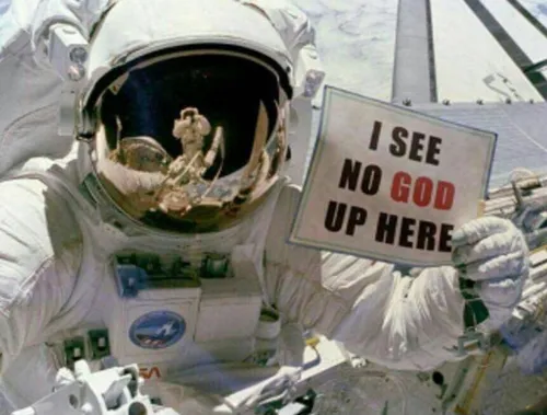 فضانوردی گفته بود من که این بالا خدایی نمیبینم !