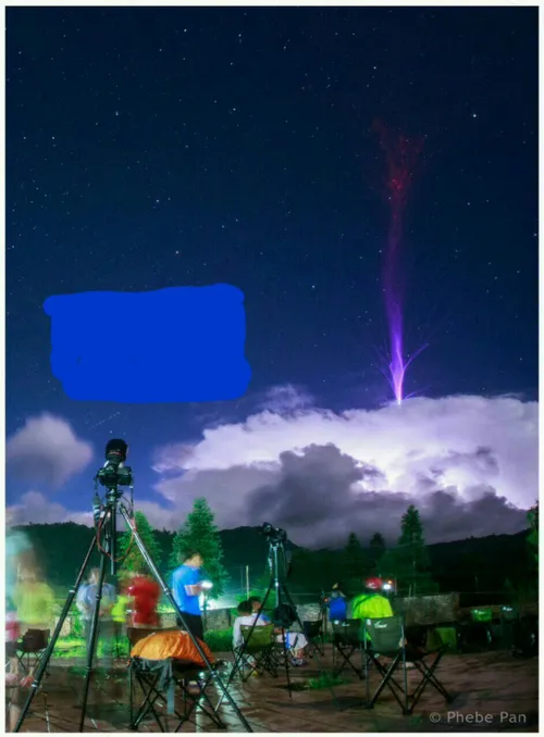 تصویری حیرت انگیز از فوران صاعقه در بالای یک ابر