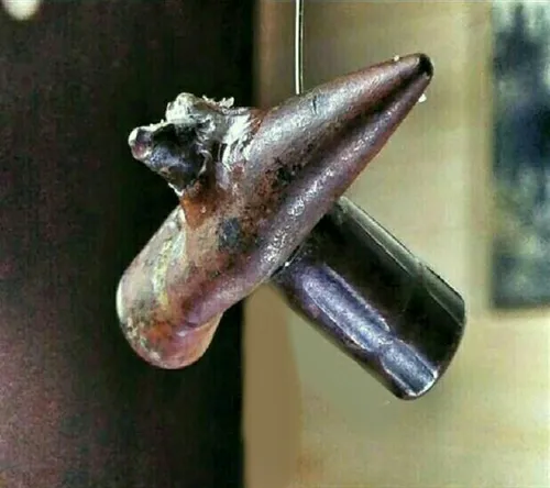 این دو گلوله در نبرد مشهور " گالیپولی" از دو جبهه مخالف ج