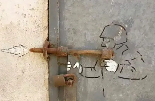 خلاقیت مرد ایرانی در طراحی ترسناک قفل در خانه اش😂👍⚘👌