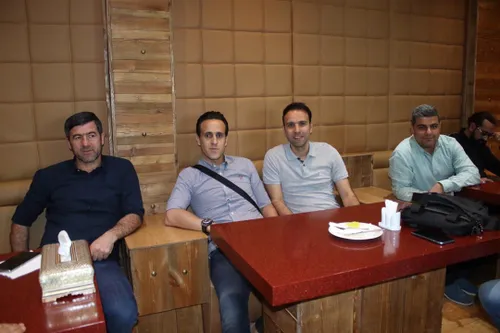 علی کریمی برای حمایت از پرسپولیس در بازی با الاهلی همراه 