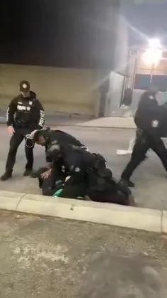 🔥درگیری دیشب بین گروه آنتیفا و پلیس آمریکا در شهر آتلانتا