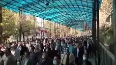 جمعیتِ  رو ببیند.
‏دانشگاه تهران، امروز.