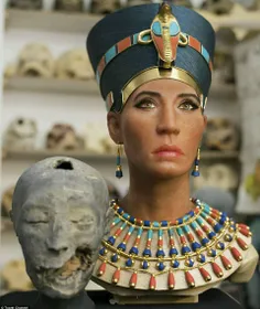 مشهورترین ملکه مصر با جواهرات جدیدش برگشت 