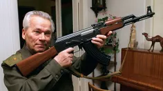 AK-47 که به نام سازنده آن کلاشنیکف (با تلفظ اشتباه کلاشین