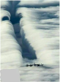 تصویر زیبای تونل ایجاد شده در ابر، بر اثر فشار هوای بمب ا