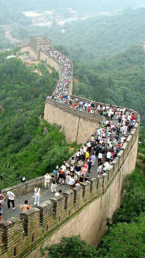 دیوار چین طولانی ترین و بزرگترین سازهٔ مهندسی تدافعی و نظ