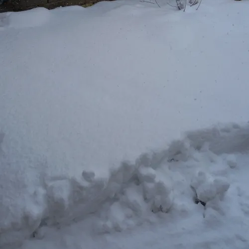 برف داخل حیاتمون در شهرستان فارسان اینقد برف زده