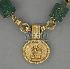 گردنبند طلا با مدالون تصویر الهه مصر 300 سال قبل از میلاد