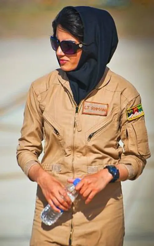 ستوان دوم نیلوفر رحمانی نخستین خلبان زن فارغ التحصیل از ن