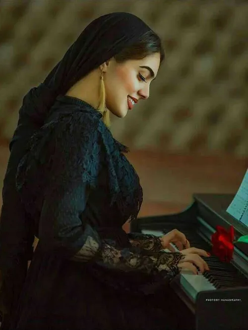 عشق مانند نواختن پیانو است. ابتدا باید قوانین را یاد بگیر