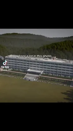 اون فقط یه مدرسه معمولی