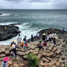 Tourists enjoys scenic view of "Ghenh Da Dia", a wellknow