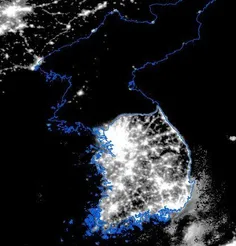 ‏دورنمای شبه جزیره‌ی کره در شب 