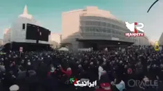 هزاران انگلیسی مقابل ساختمان مرکزی #BBC جمع شده اند و شعا