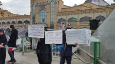 پلاکاردهای اعتراضی به رئیس جمهور و مجلس