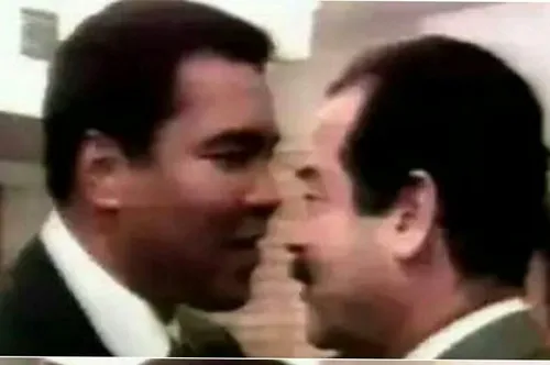در سال 1990 محمد علی کلی شخصا به عراق سفر کرد، و با صدام 