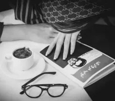 زنی که حالش با یک کتاب، یک شعر، یک ترانه یا فنجانی قهوه ب